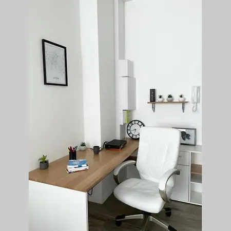 Chic & Cozy Centre Apartment
